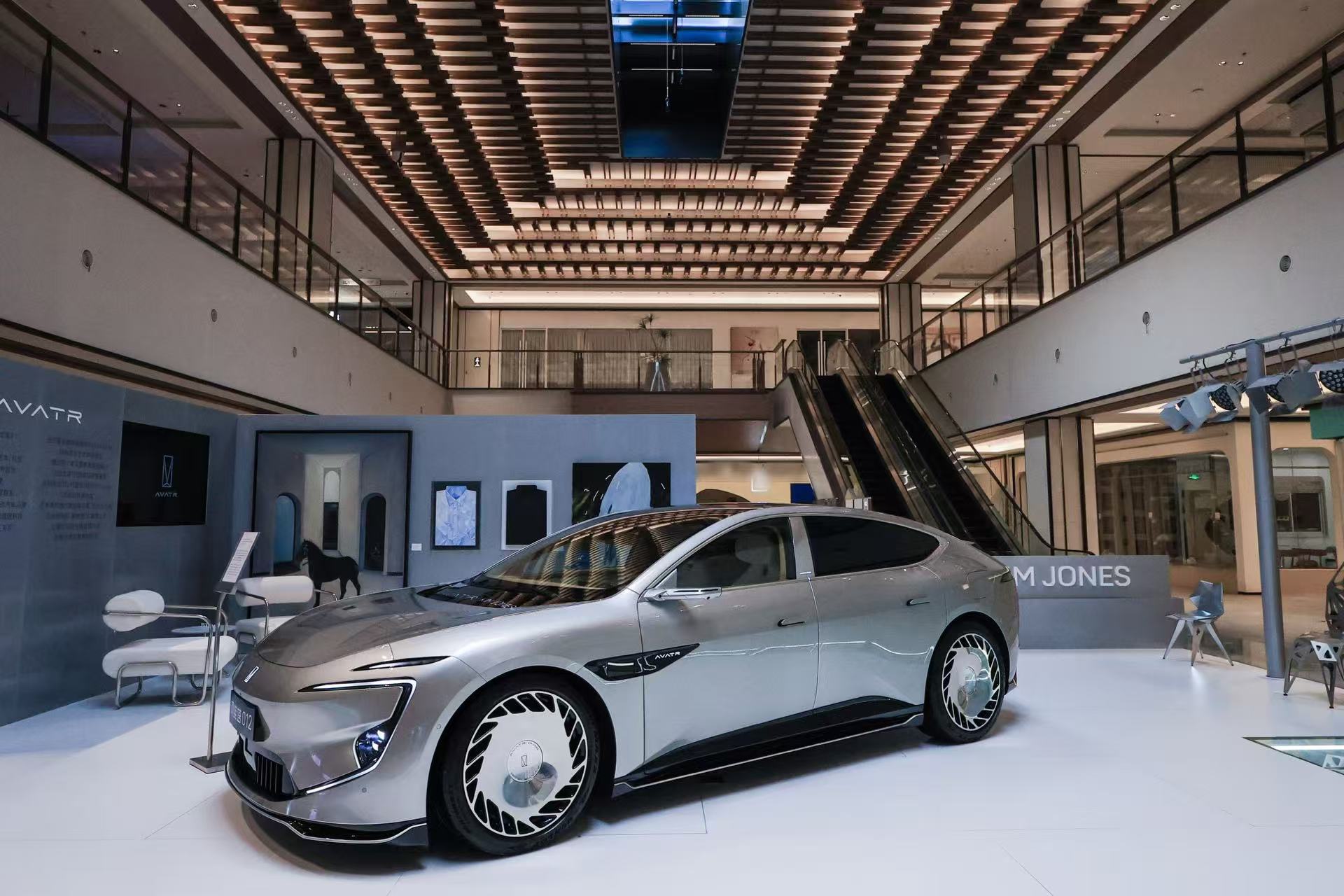 阿维塔012开启交付 全球限量700台插图8