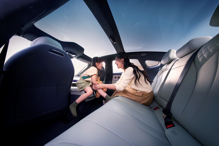 2025旗舰轿车星纪元ES增程上市，15.28万元的高阶智驾+超长续航开启卷王模式