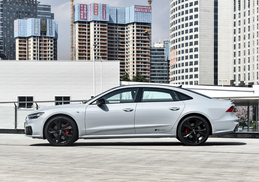 上汽奥迪A7L，造型帅气，无框车门，还有3.0T，可惜销量不高插图4