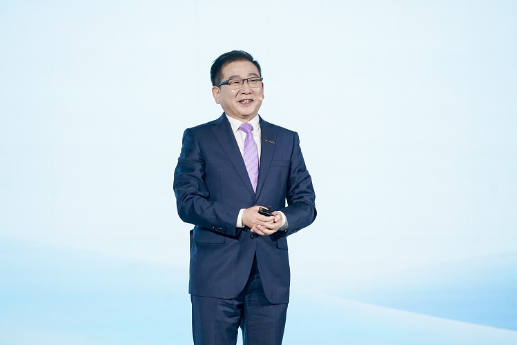 2025旗舰轿车星纪元ES增程上市，15.28万元的高阶智驾+超长续航开启卷王模式