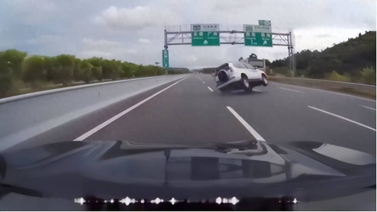 鱼钩测试进入超高速时代 腾势N9以160km/h重新定义安全标杆