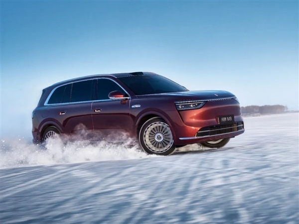 大SUV守门员！全新问界M8内饰曝光：看齐大哥M9