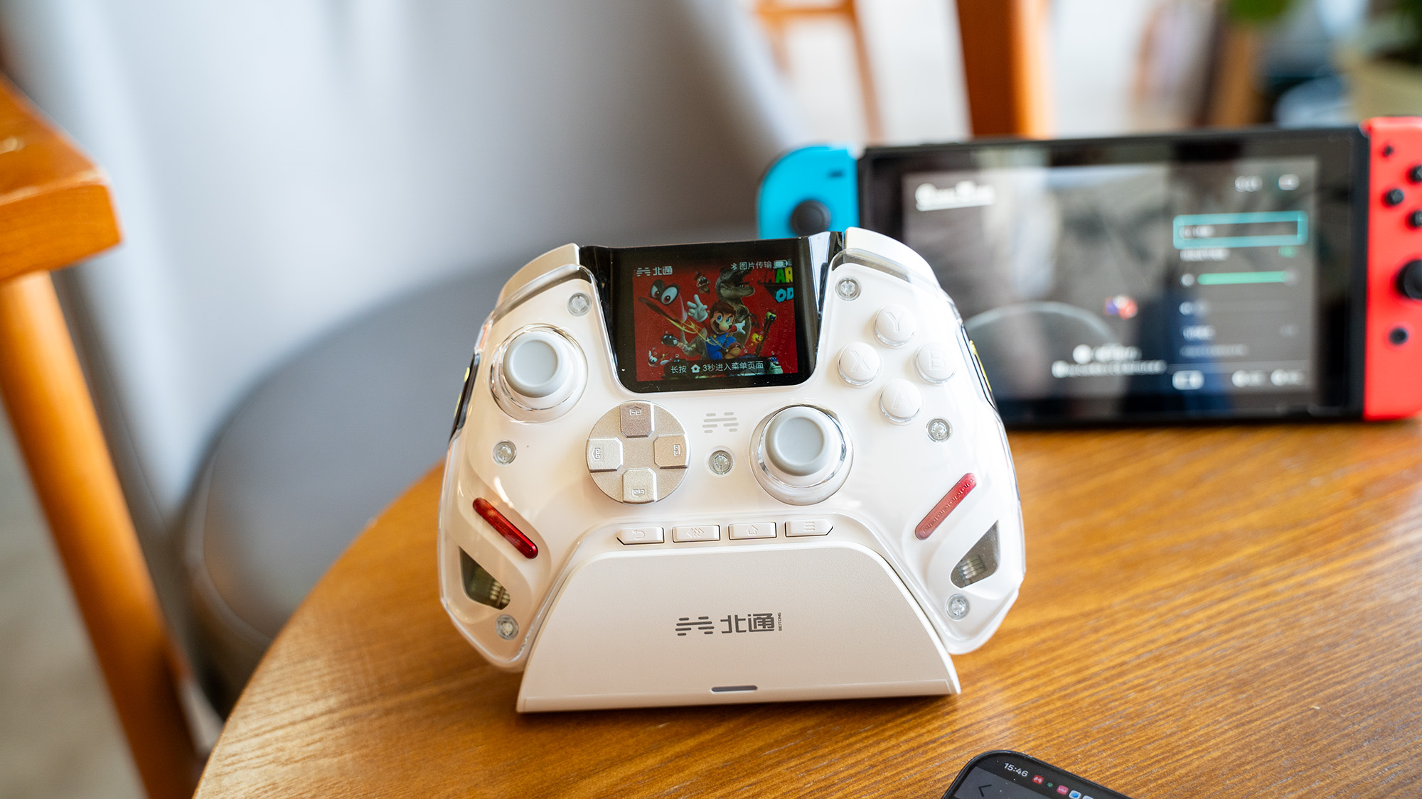 北通鲲鹏50第二代手柄发布，这次手柄屏幕能直接游戏！插图1