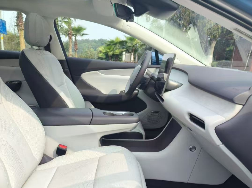 体验红旗天工05：轴距2.9米，900V补能，会是Model 3平替？插图3