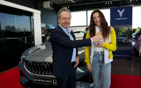 比利时奥运冠军妮娜·德尔瓦尔喜提岚图FREE 更快更高更强