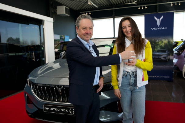 比利时奥运冠军妮娜·德尔瓦尔喜提岚图FREE 更快更高更强插图 比利时奥运冠军妮娜·德尔瓦尔喜提岚图FREE 更快更高更强插图