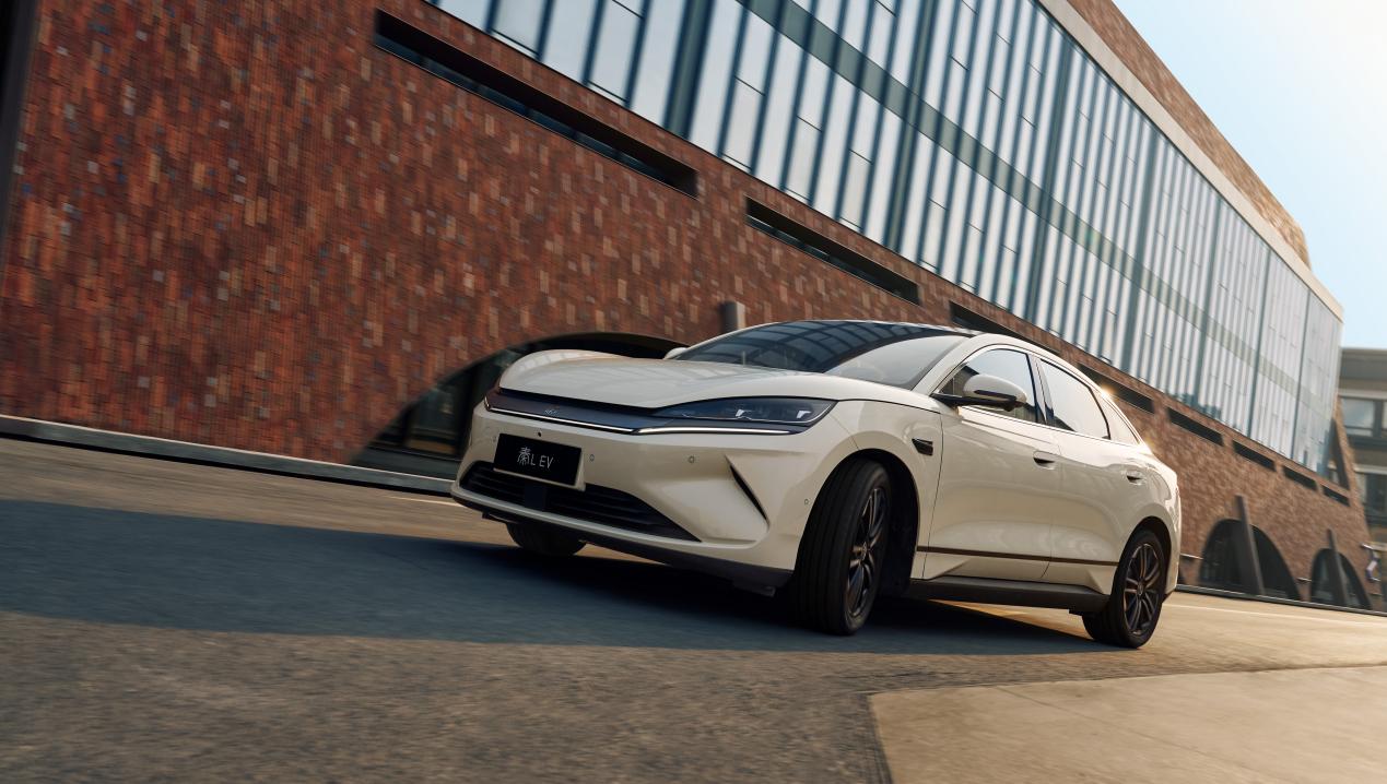 11.98万元起！全系后驱、全系智驾、中级空间，秦L EV杀疯了插图10