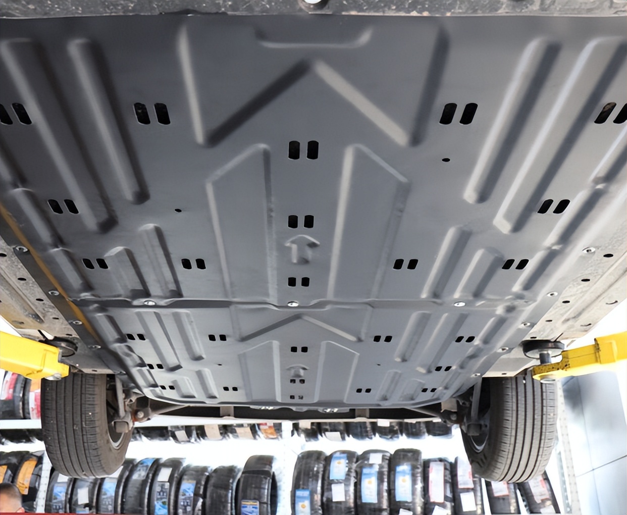 汽车电池包底板厚度有多少毫米，剐蹭到多深会需要更换总成？