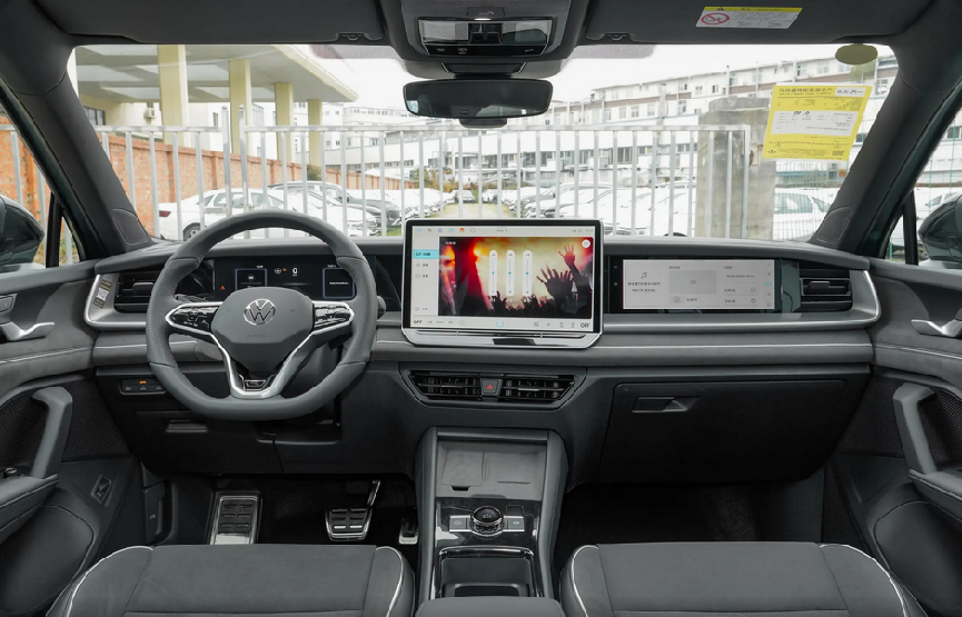 大众再上新油车，双前脸设计＋内置三大屏，值得购买吗？插图2