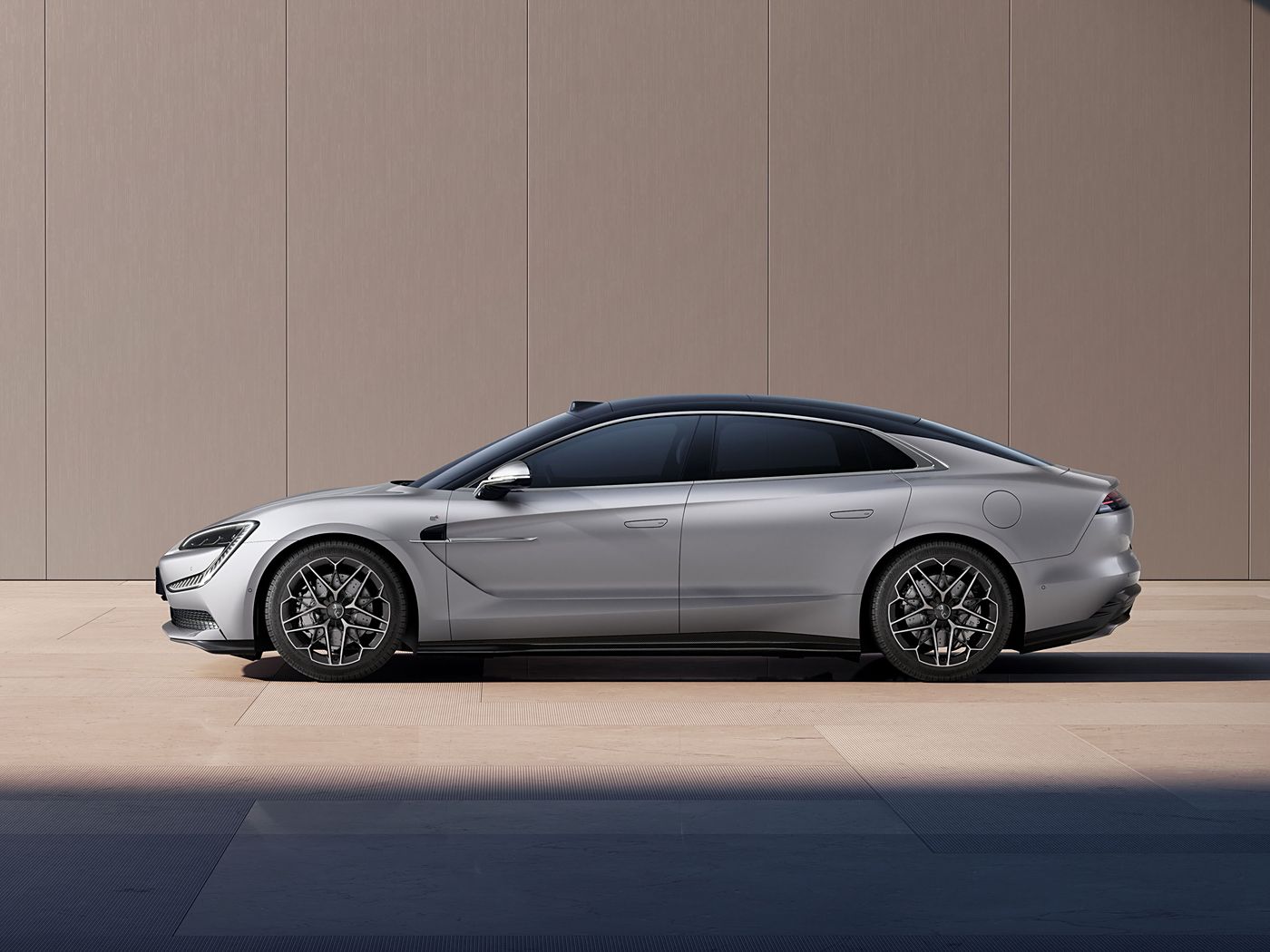 仰望U7正式上市，62.8万起，配四电机，加速2.9秒