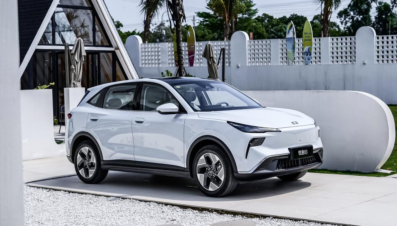 一汽奔腾悦意03首试：大厂品质，智能和底盘有惊喜