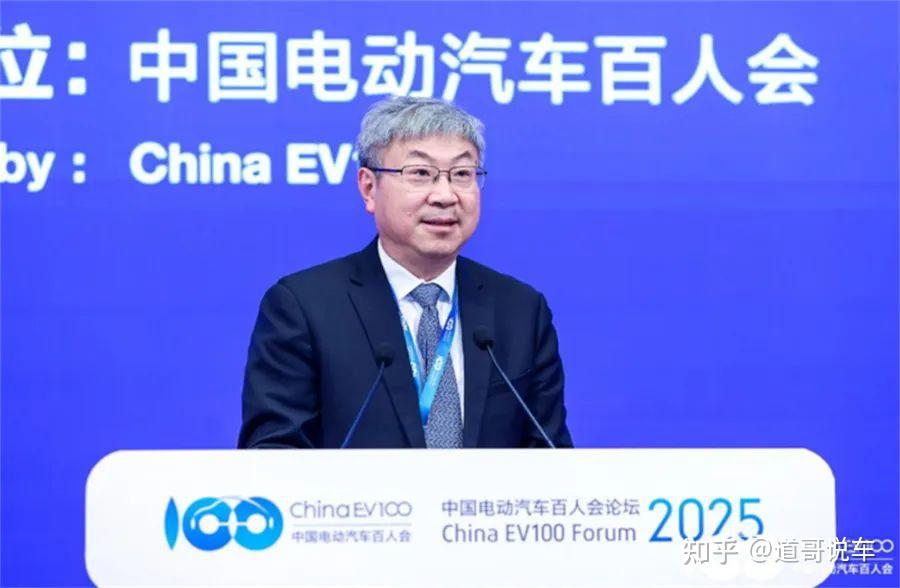 雷军首次站上的舞台 松弛感十足的却不止他一个插图2 雷军首次站上的舞台 松弛感十足的却不止他一个