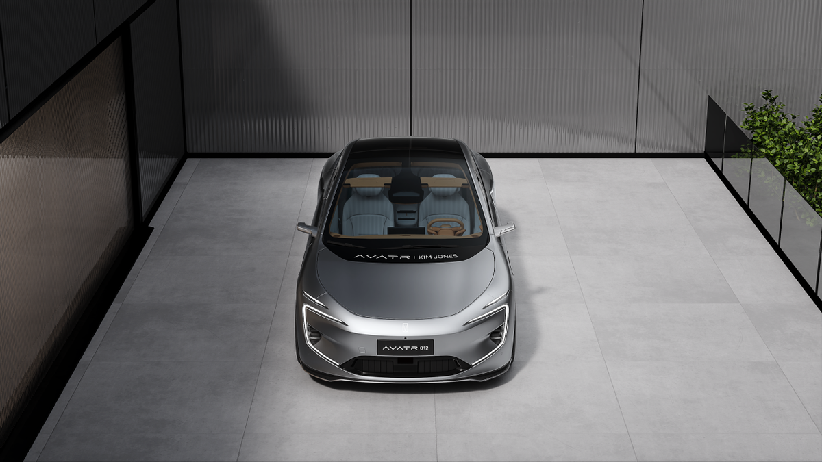 限量700台 售价70万，阿维塔012联名限量版开启交付