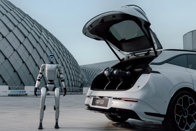 这届车主太有才了，极氪007GT的电影海报都给安排了