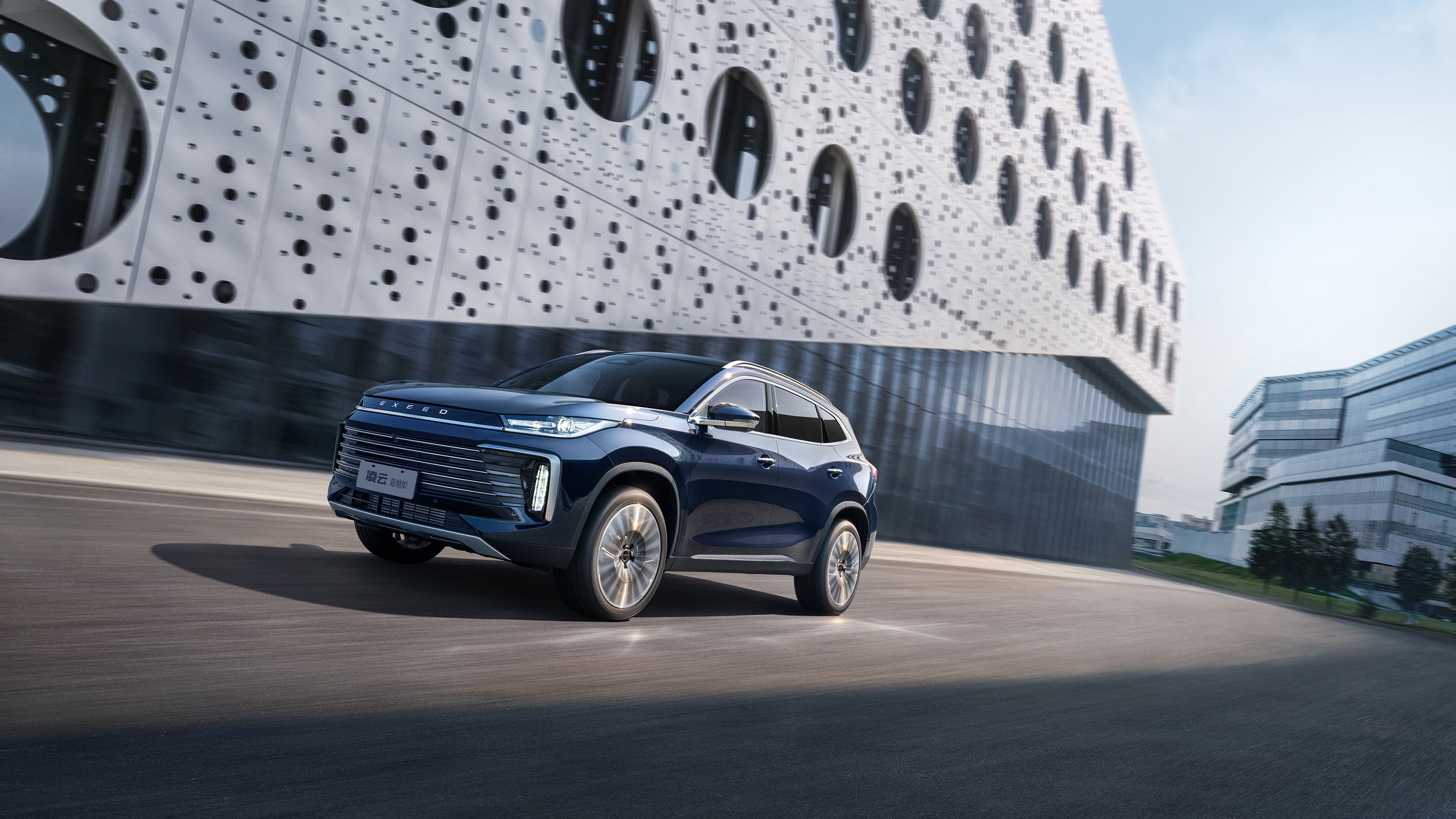 性能控VS实用派：凌云超越版、星越L长风版、RAV4都市版，三款中级SUV谁更对你的胃口？