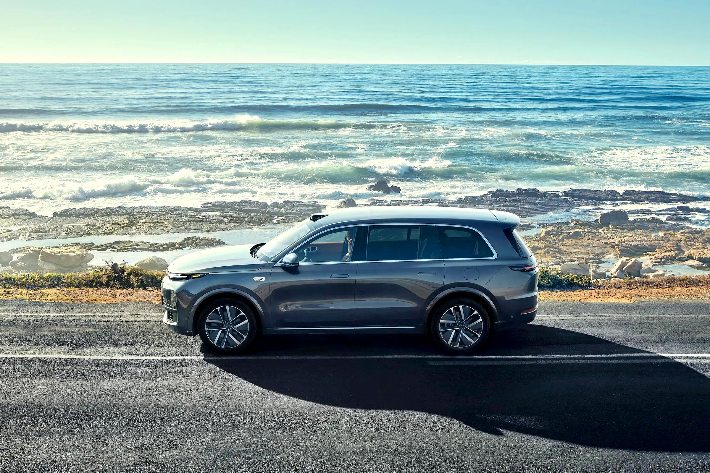 上市2小时大定突破1万！比理想L9还火的2025款问界M9，怎么选？