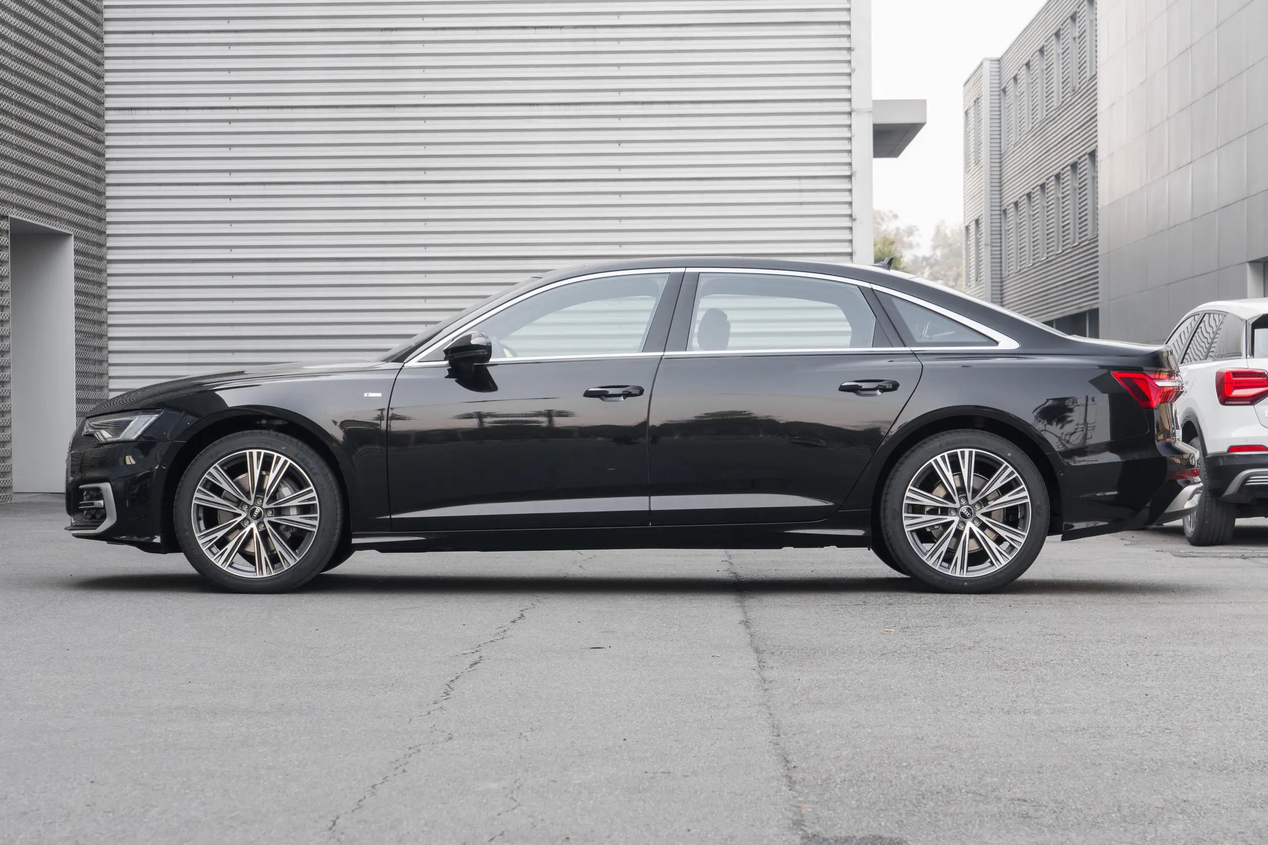 售价45.49万元，2025款奥迪A6L新车型上市！产品力如何呢？插图1