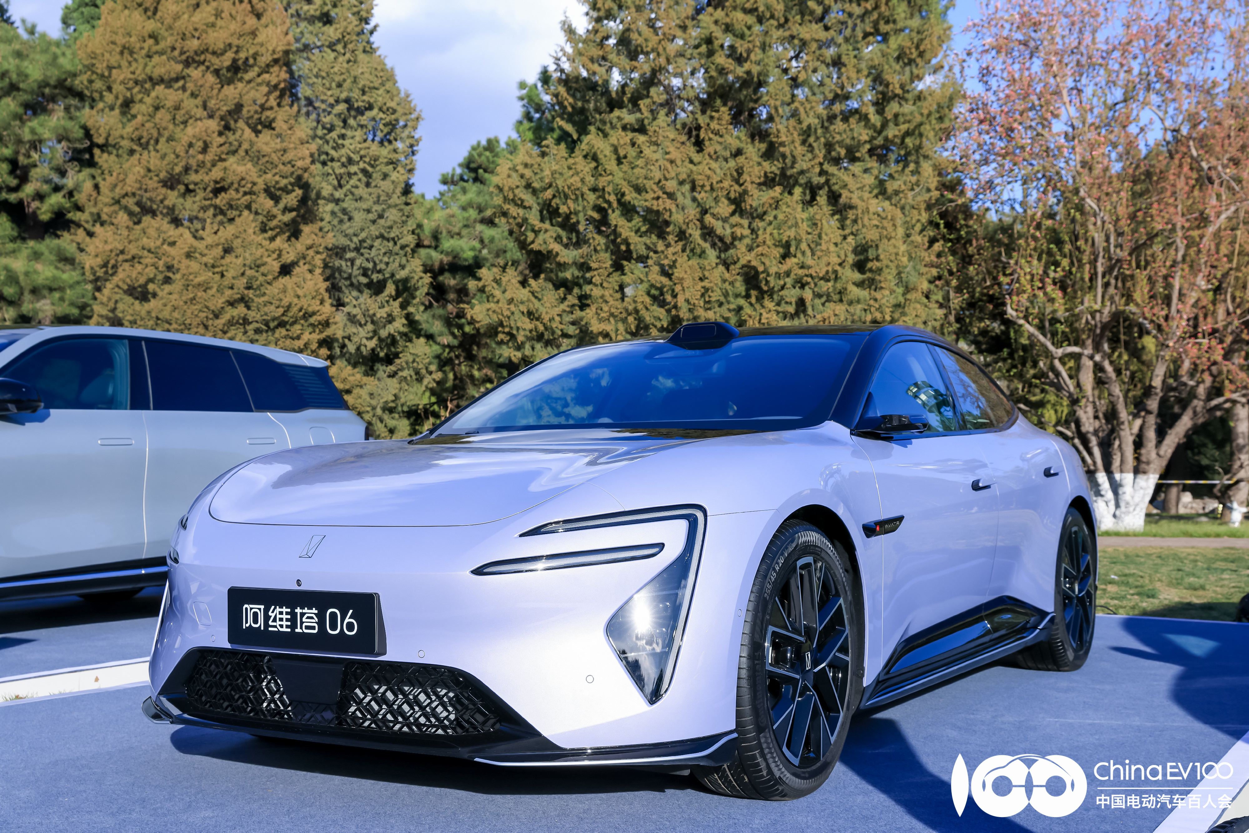 阿维塔06亮相钓鱼台国宾馆，创领智美豪华新标杆