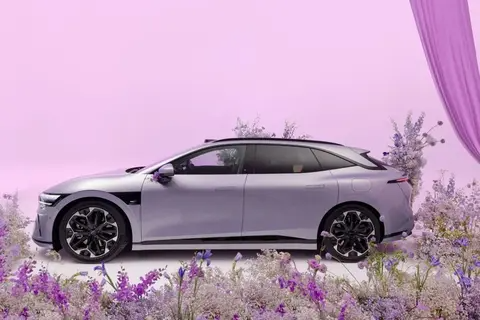 【E汽车】极氪007 GT发布全新紫色车漆及紫白内饰官图插图1