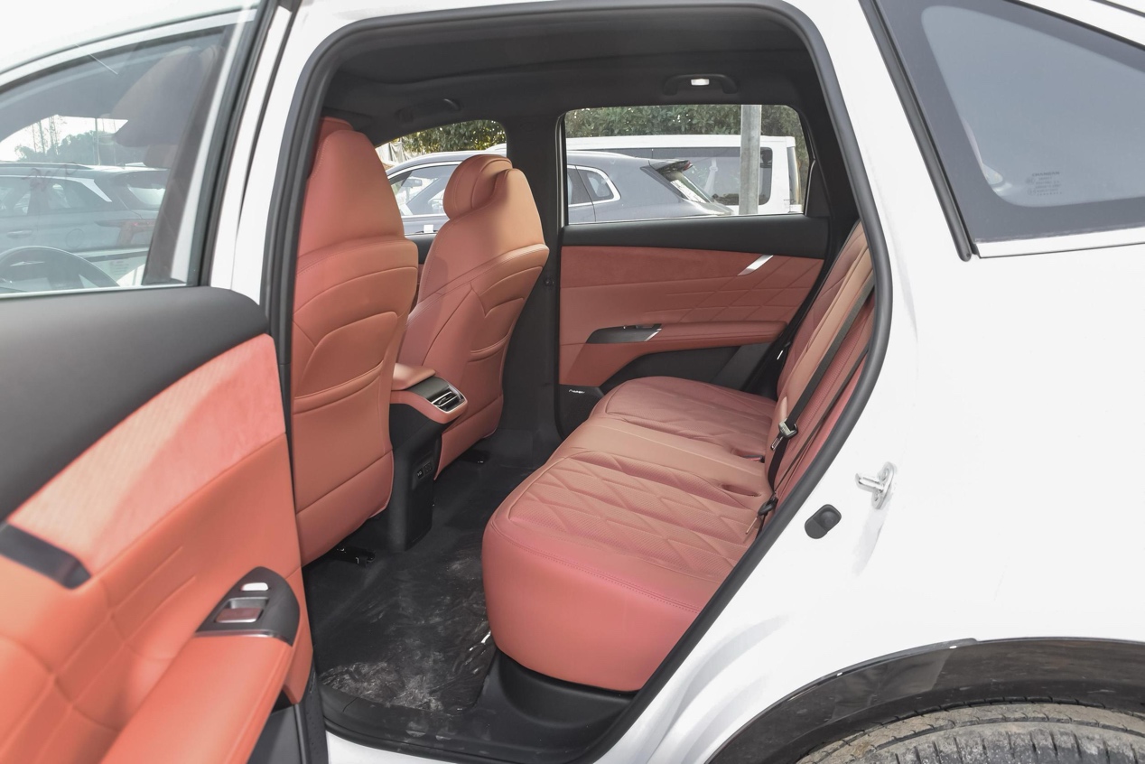 2.0T+爱信8AT，扭矩390·m，第四代CS75PLUS Ultra值得买吗？插图3