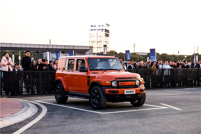 奇瑞泊车秀出人类驾驶天花板