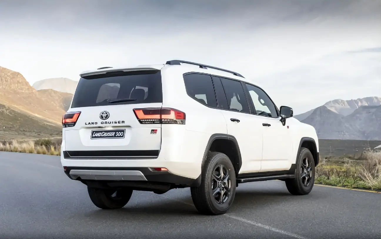 售价约25.5万起，新丰田兰德酷路泽实车曝光，3.3升V6，入华你考虑吗插图2