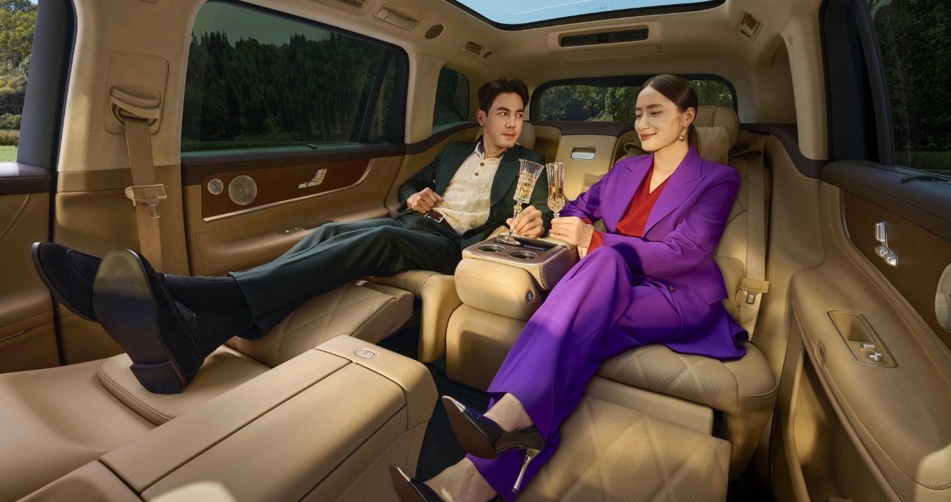 上市2小时大定突破1万！比理想L9还火的2025款问界M9，怎么选？