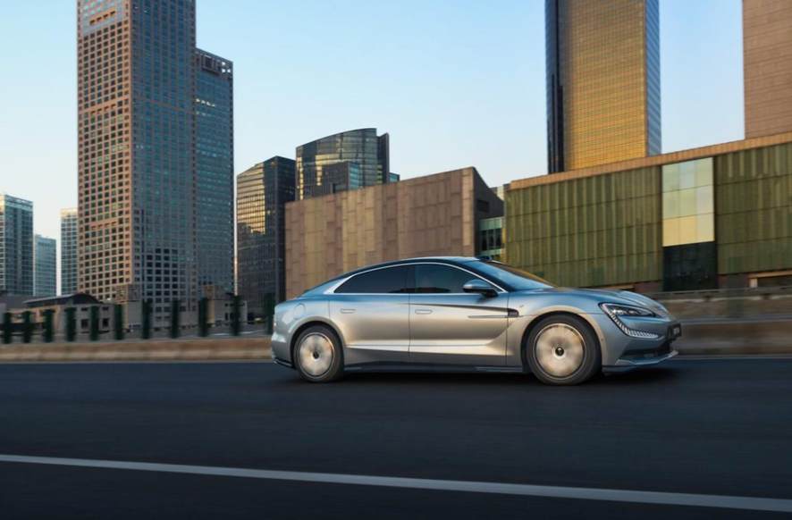 仰望U7上市 引领新能源汽车进入“四电时代”