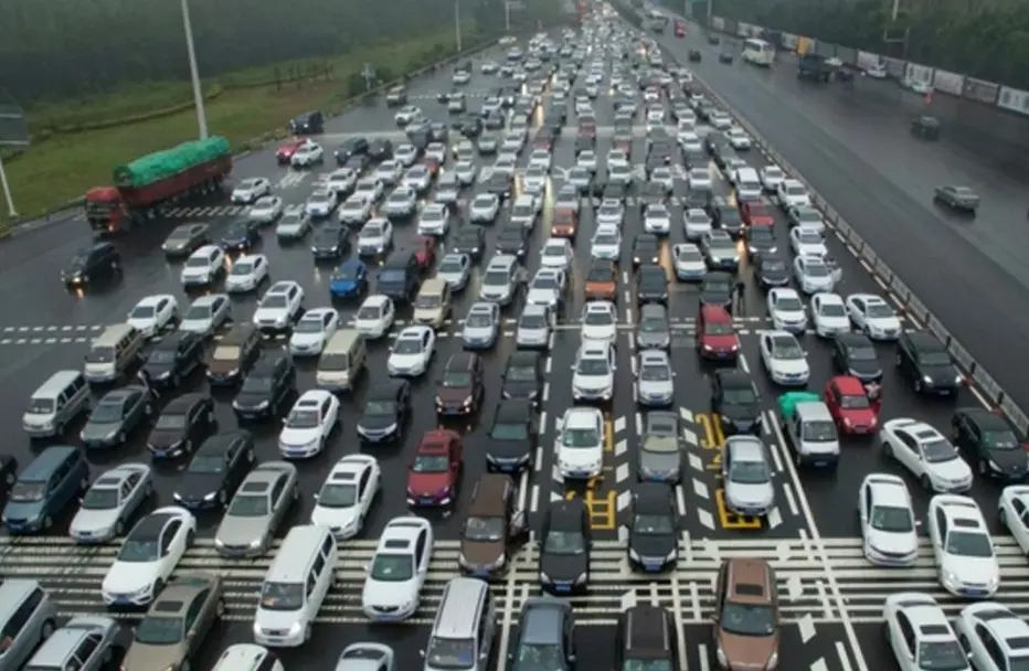 2月纯电车销量前3都是小车，top20唯一豪华是智界，都没钱买车了？插图1