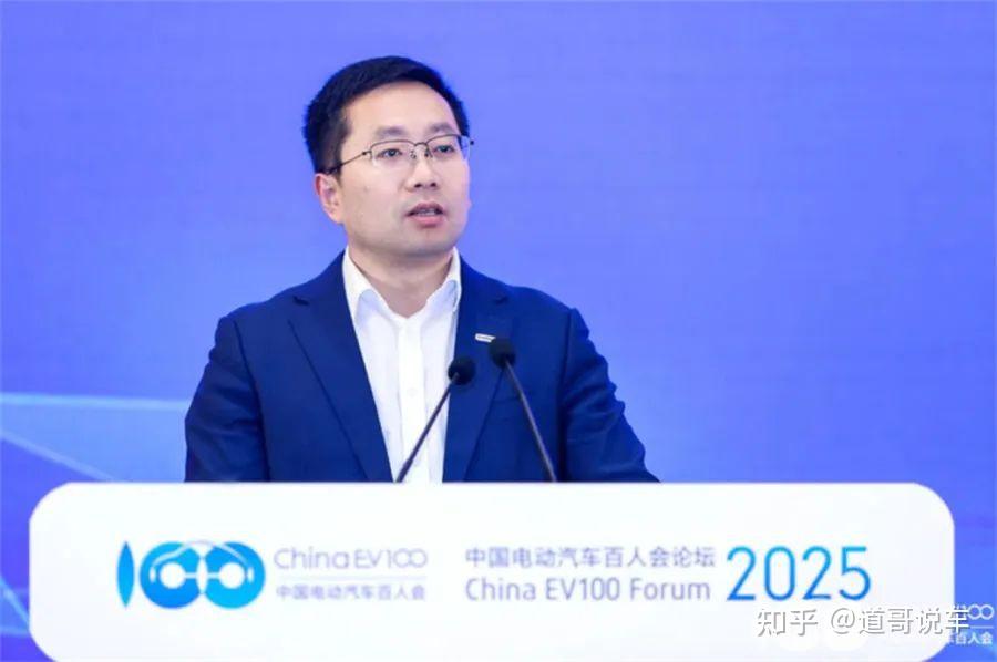 雷军首次站上的舞台 松弛感十足的却不止他一个插图1 雷军首次站上的舞台 松弛感十足的却不止他一个