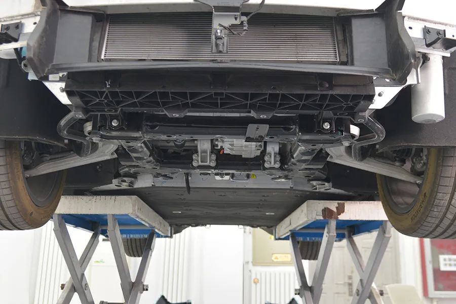 极狐阿尔法S5拆车：铝合金悬架成本高，好开不会凭空而来！