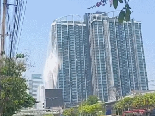 缅甸7.9级地震 泰国全国震感强烈：高空泳池瞬间变瀑布