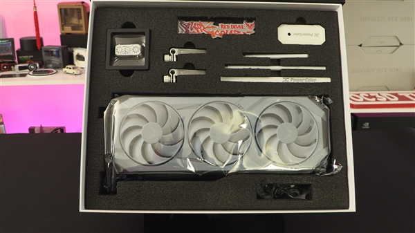 最特殊的RX 9070 XT：明明叫红魔 却通体纯白