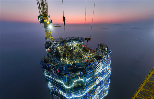 全长约8.3公里！宁波象山港跨海大桥南中塔柱云端合龙