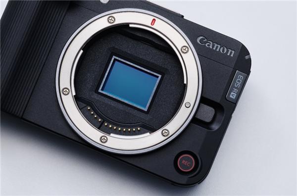 4799元起！佳能EOS R50 V视频机发布：砍掉取景器 仅重370克