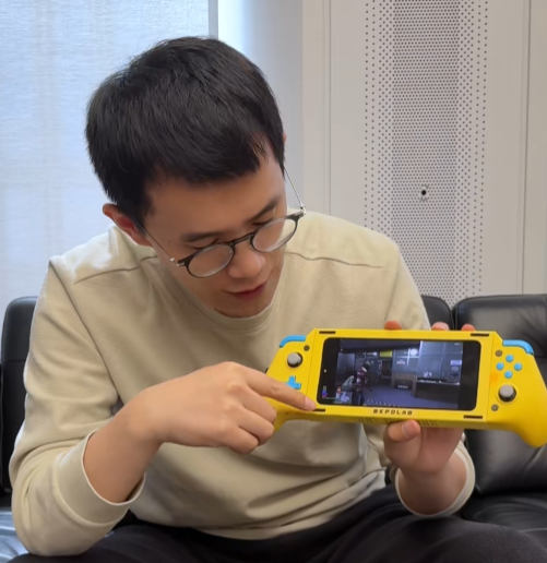 网友把Redmi K80 Pro爆改成掌机：爽玩3A大作