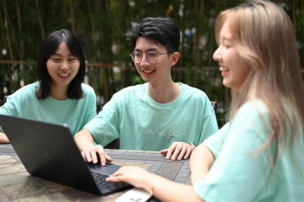 苹果宣布向浙江大学捐赠3000万元：支持在华编程教育