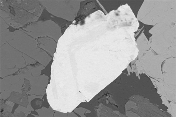 我国发现自然界新矿物菱硼硅镧矿:具有高效发光特性插图 我国发现自然界新矿物菱硼硅镧矿:具有高效发光特性