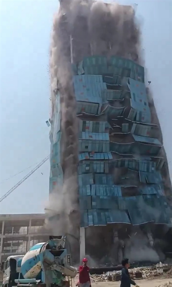 缅甸发生7.9级地震 泰国曼谷一在建高楼地震中坍塌：瞬间灰飞烟灭