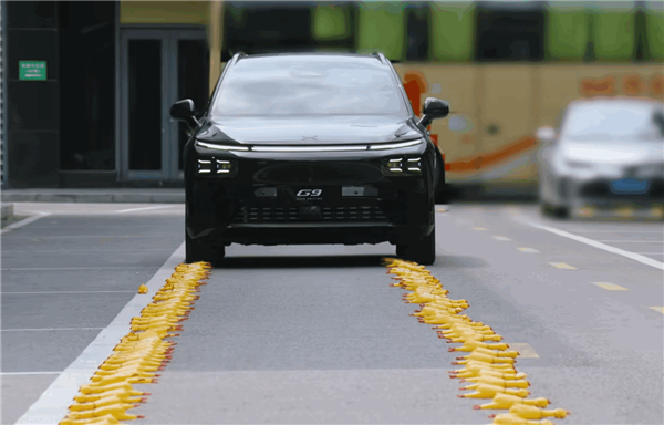 小鹏实测G9静谧性：车外尖叫鸡一片惨叫 车内声音如常