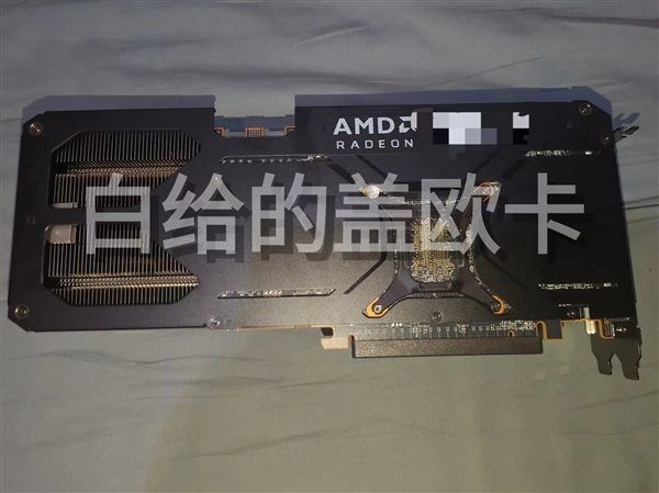 AMD公版RX 9070 XT首次无死角曝光、拆解：看着好眼熟