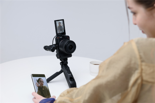 4799元起！佳能EOS R50 V视频机发布：砍掉取景器 仅重370克