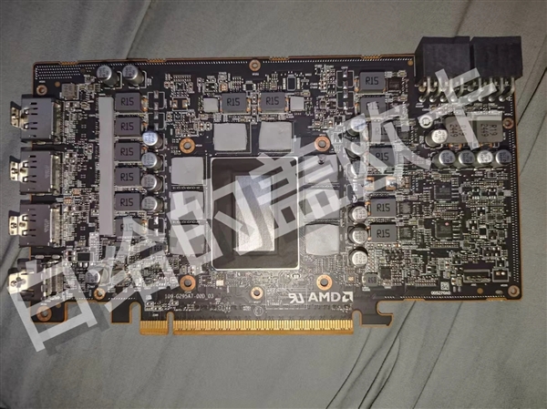 AMD公版RX 9070 XT首次无死角曝光、拆解：看着好眼熟