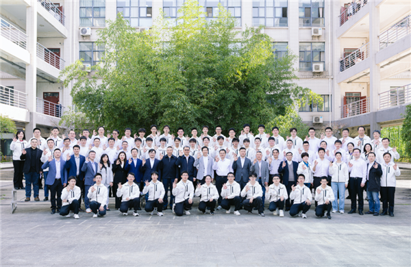 雷军：大学跟高中非常不一样 不要把书读死了