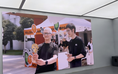 苹果CEO库克闪现影视飓风与创始人潘天鸿见面：两位Tim同框了！