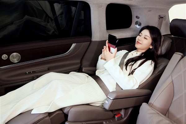 演员刘涛喜提问界M9 直呼：一眼就爱上的车