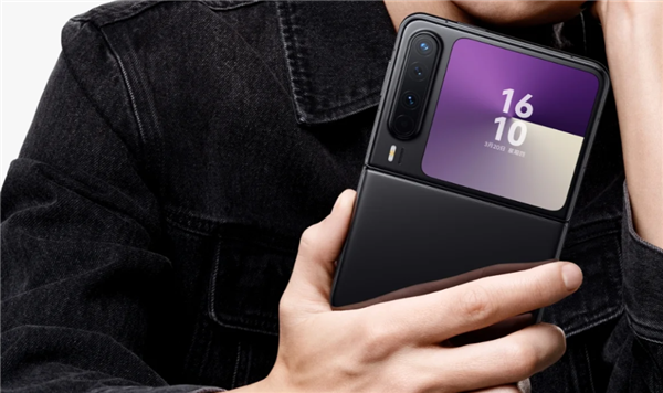 全球首款阔折叠手机！华为Pura X今日开售：7499元起