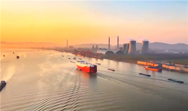 全球最大的汽车运输船！比亚迪深圳号海试画面公布