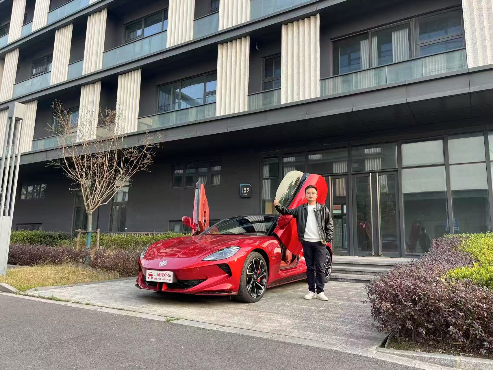 3秒破百+剪刀门才30万？MG Cyberster性能实测，国产跑车真能打？