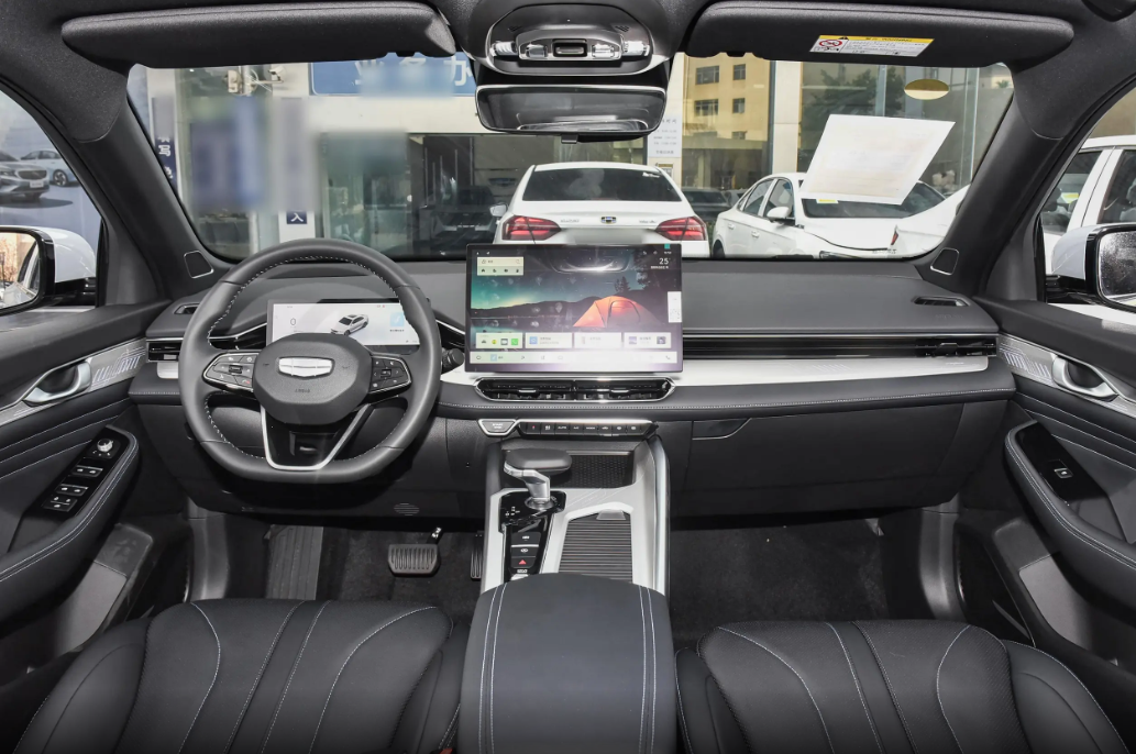 售9.97万起,试驾体验吉利星瑞东方曜版,燃油家轿市场的黑马!插图7 售9.97万起,试驾体验吉利星瑞东方曜版,燃油家轿市场的黑马!插图7